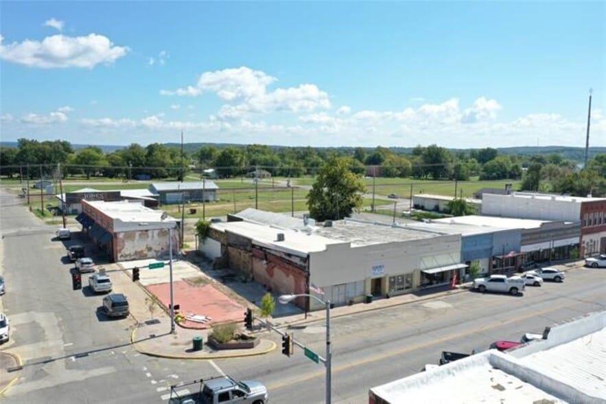 Portfolio of Retail Properties for sale portfolio of 2 properties for sale on LoopNet.ca - Building Photo - Image 3 of 27