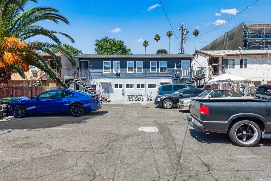 1323 E Adams Blvd, Los Angeles, CA à vendre - Photo du bâtiment - Image 3 de 24