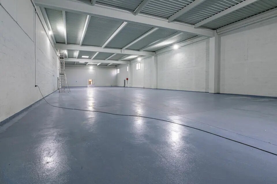 Industrial in Louvres for lease Building Photo- Image 1 of 3