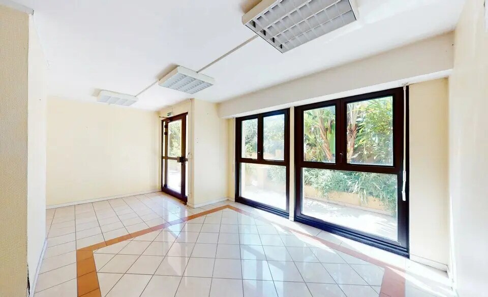 Office in Nice for sale - Building Photo - Image 1 of 9