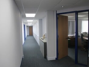 18 Vera Ave, London for lease Interior Photo- Image 2 of 4