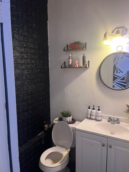 103 W 6th St, Tyler, TX à louer - Photo du bâtiment - Image 3 de 12