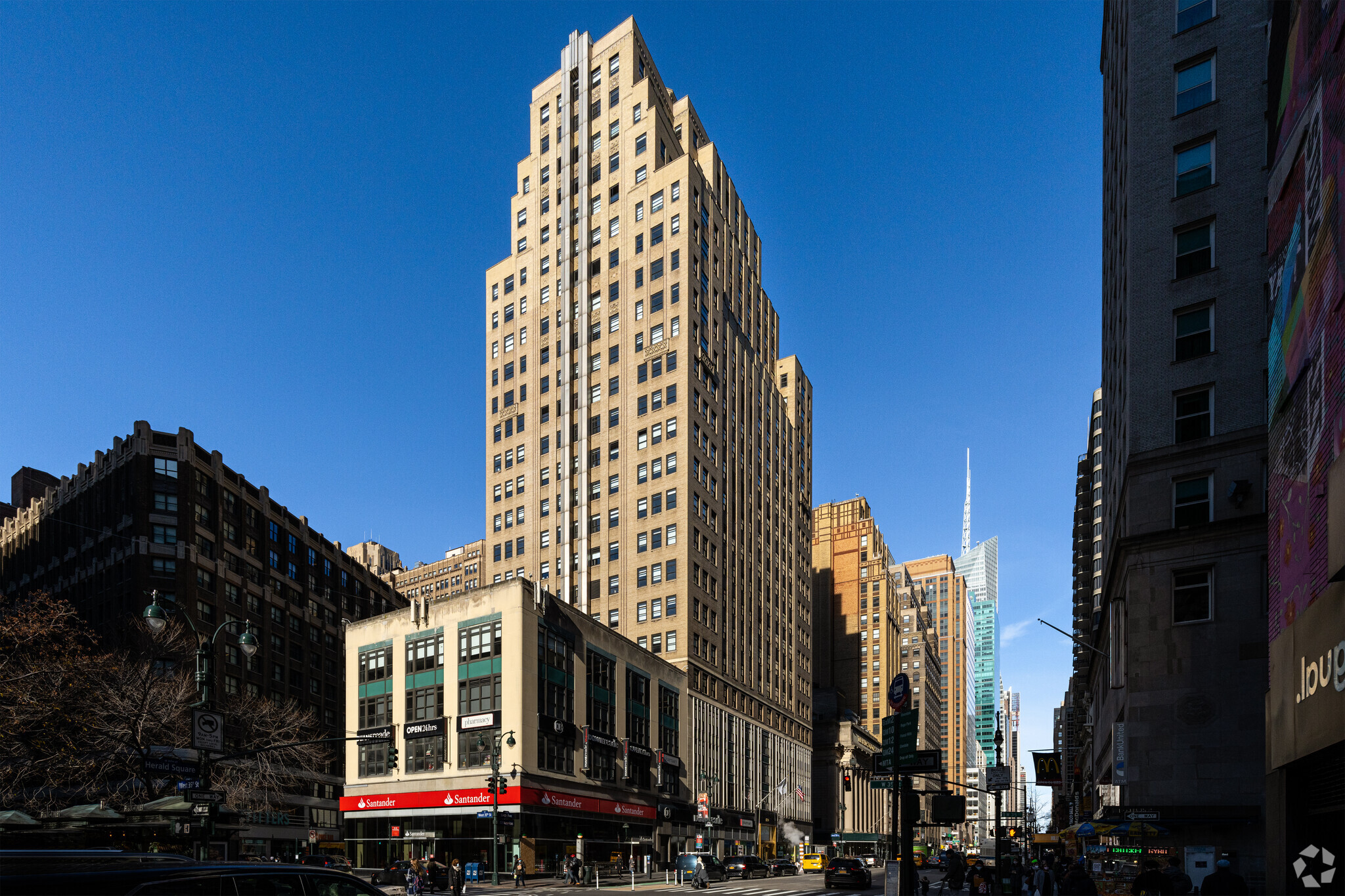 1350 Broadway, New York, NY à vendre Photo du bâtiment- Image 1 de 1