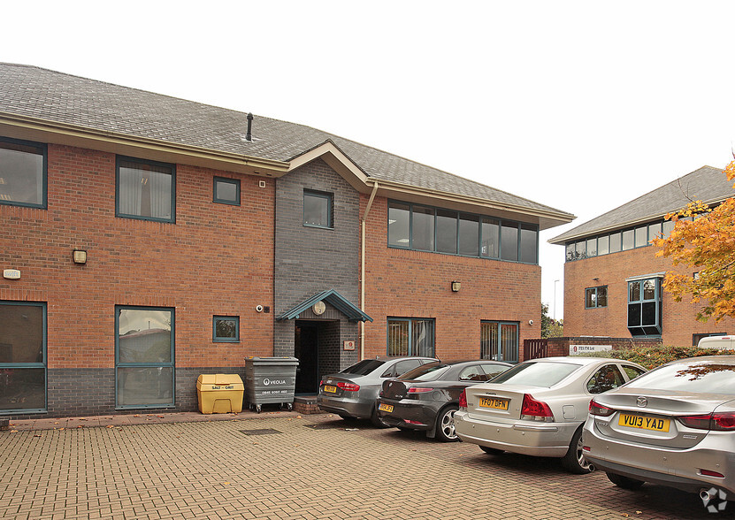 2 Carlton Ct, Leeds for lease - Building Photo - Image 2 of 4