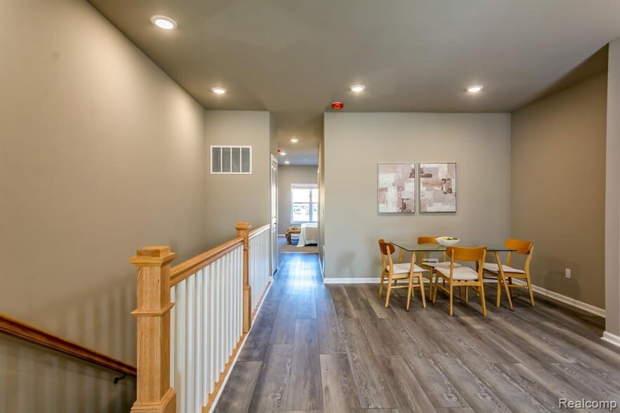 1251 E Woodward Heights Blvd, Hazel Park, MI à vendre - Photo intérieure - Image 3 de 78