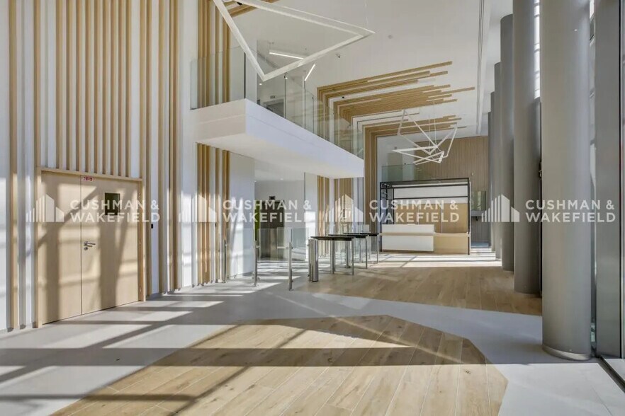 Bureau dans Montigny-le-Bretonneux à louer - Hall d’entrée - Image 3 de 14