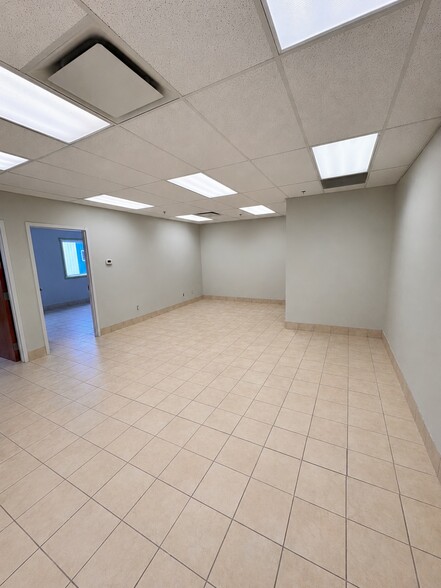 8800 Venture Av SE, Calgary, AB for lease - Building Photo - Image 1 of 10