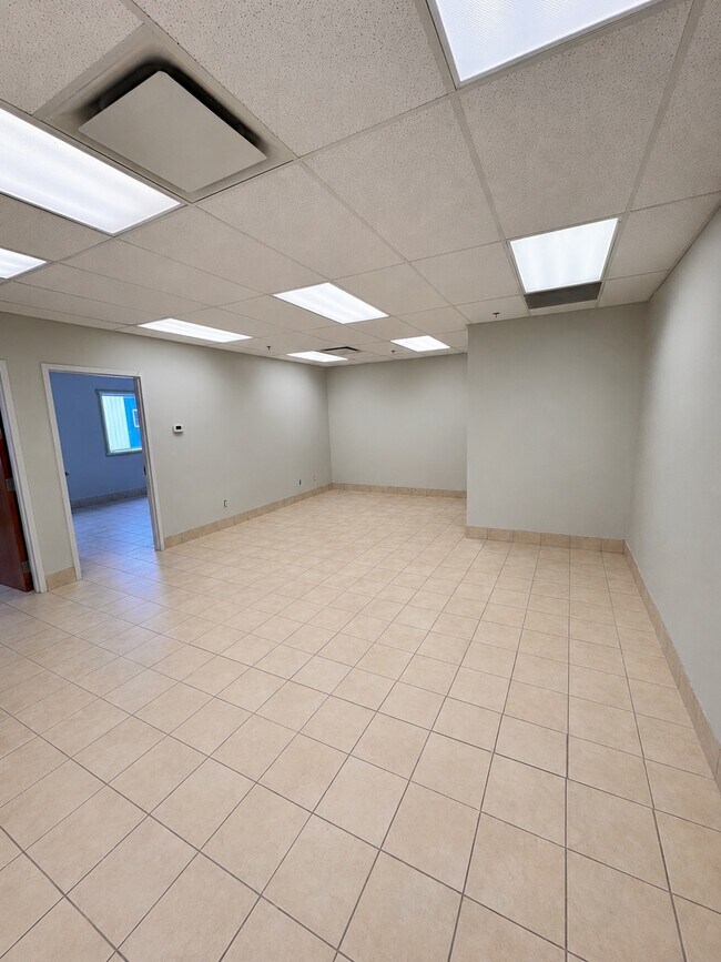 Plus de détails pour 8800 Venture Av SE, Calgary, AB - Bureau à louer