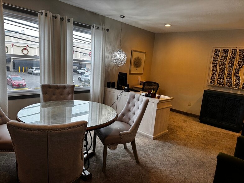 20 Hicksville Rd, Massapequa, NY à louer - Photo du bâtiment - Image 3 de 22