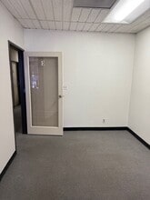 20941-20945 Devonshire St, Chatsworth, CA for lease Interior Photo- Image 2 of 3