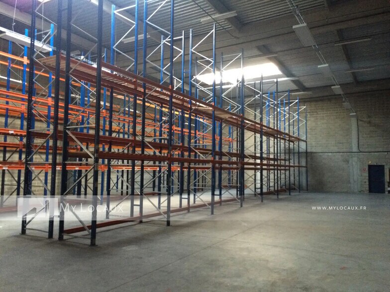 Industriel dans SAINT-OUEN-L'AUMONE à louer - Photo intérieure - Image 2 de 5