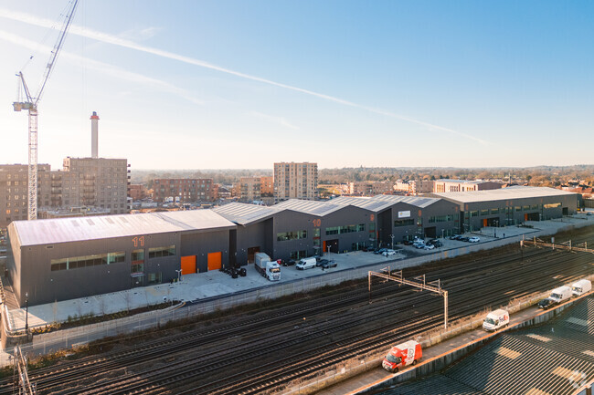 Plus de détails pour Eastman Edge & Harrow View, Harrow - Industriel à louer