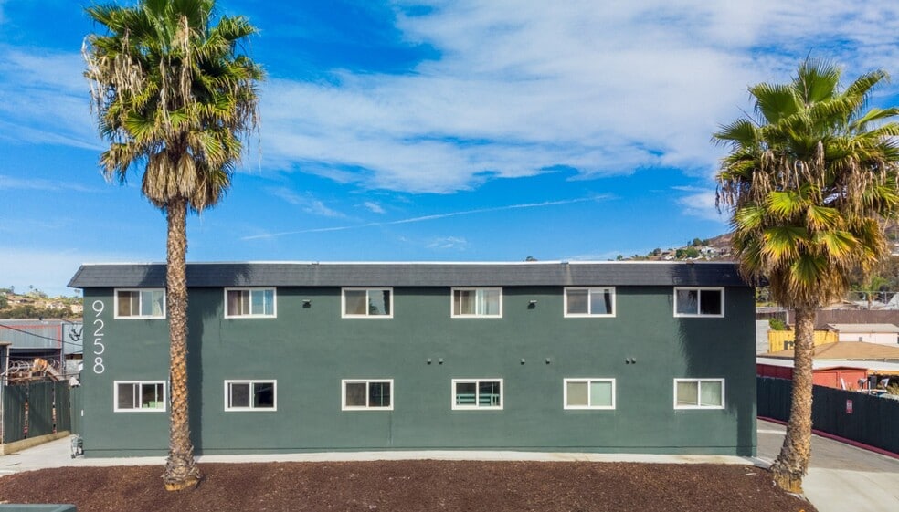 9258 Birch St, Spring Valley, CA à vendre - Photo du bâtiment - Image 2 de 16