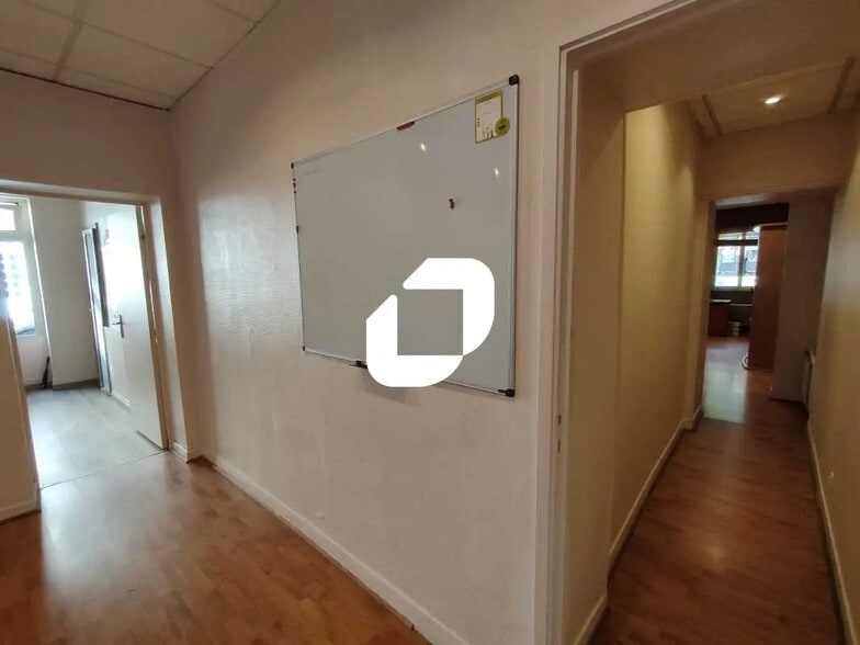 Bureau dans Versailles à louer - Photo intérieure - Image 2 de 11