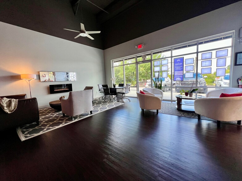 955 E Main St, Lexington, SC for lease - Interior Photo - Image 2 of 13