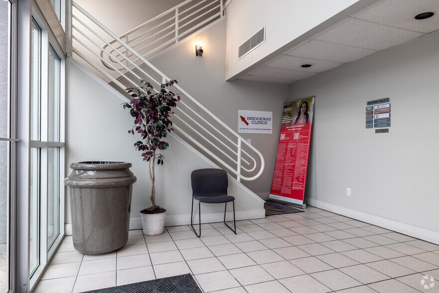 3737 S Elizabeth St, Independence, MO for lease - Lobby - Image 3 of 9