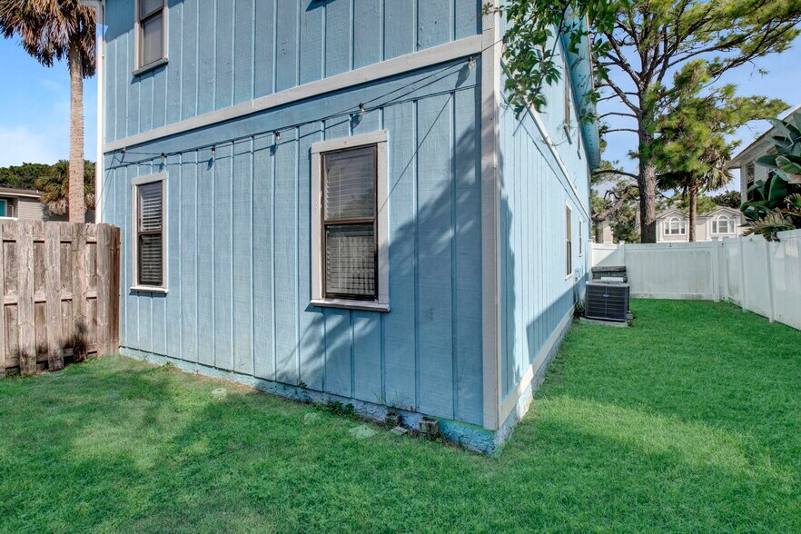 725 7th S ave, Jacksonville Beach, FL à vendre - Photo du bâtiment - Image 3 de 24