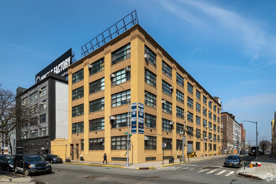 2121 41st Ave, Long Island City, NY à louer - Photo du bâtiment - Image 2 de 14