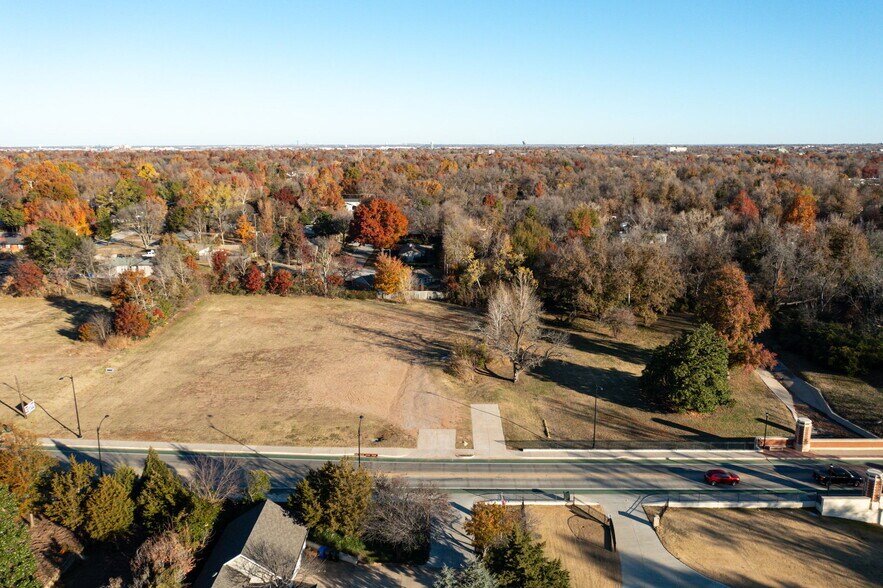 1031 W Lindsey St, Norman, OK à vendre - Photo du bâtiment - Image 3 de 18