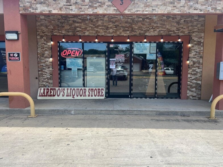 1602 Corpus Christi St, Laredo, TX for lease - Building Photo - Image 1 of 14