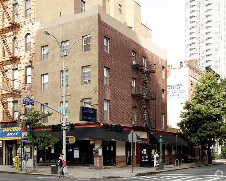 581 Second Ave, New York, NY à louer - Photo du bâtiment - Image 2 de 2