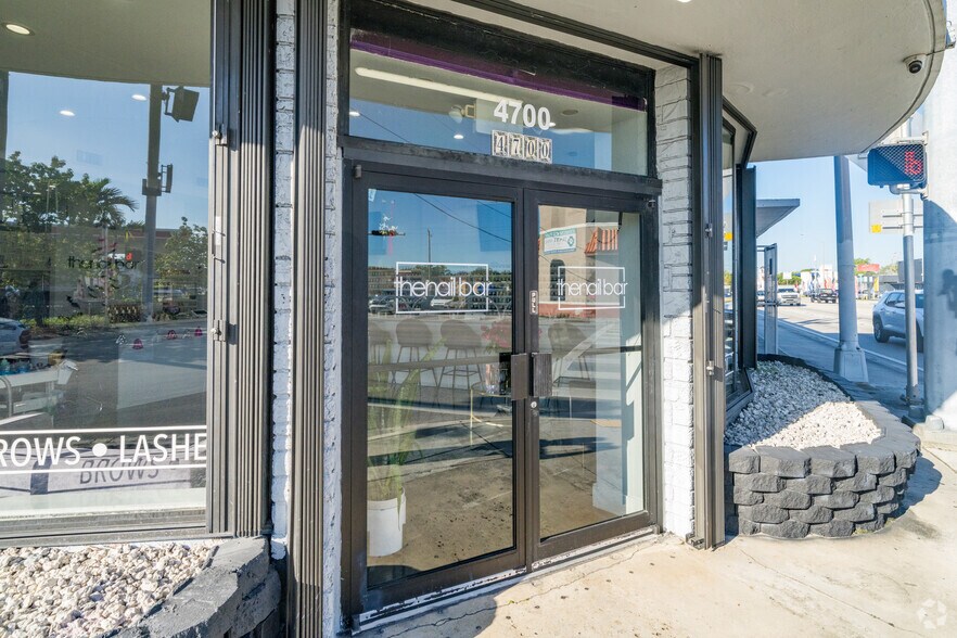 4700-4708 W Flagler St, Miami, FL à vendre - Photo du bâtiment - Image 2 de 15