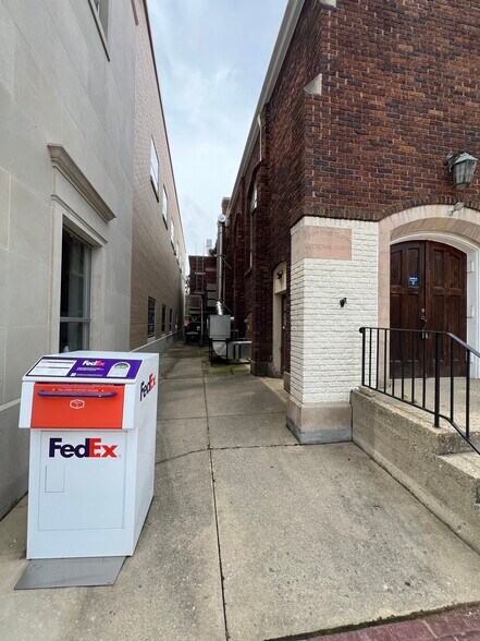 214 W Main St, Troy, OH à vendre - Photo du bâtiment - Image 3 de 20