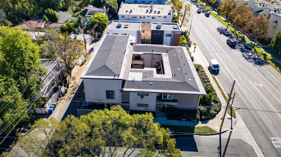 12070 Woodbridge St, Studio City, CA for sale - Building Photo - Image 3 of 17
