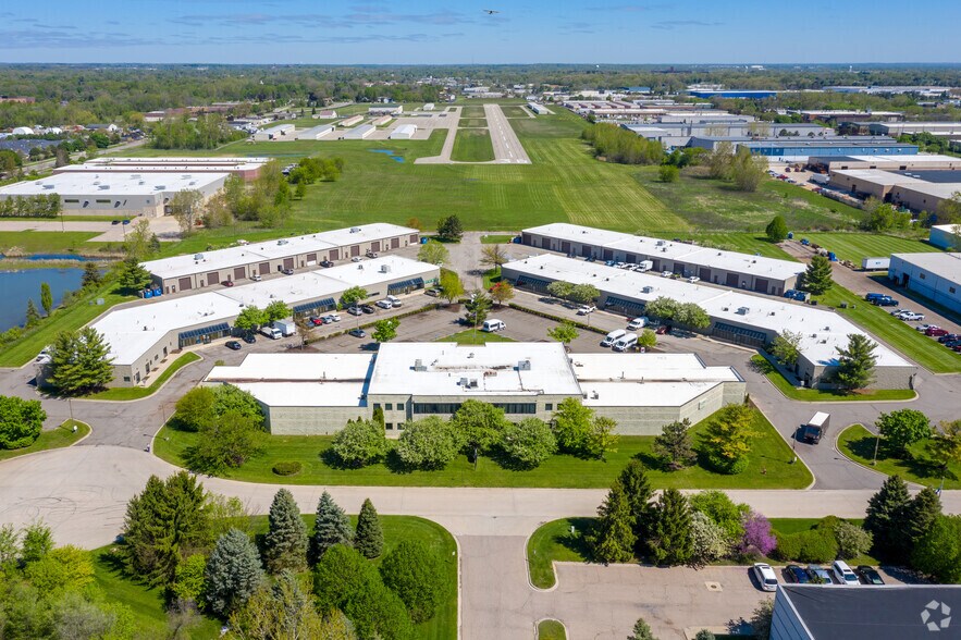 42040 Koppernick Rd, Canton, MI à louer - Photo du bâtiment - Image 2 de 5