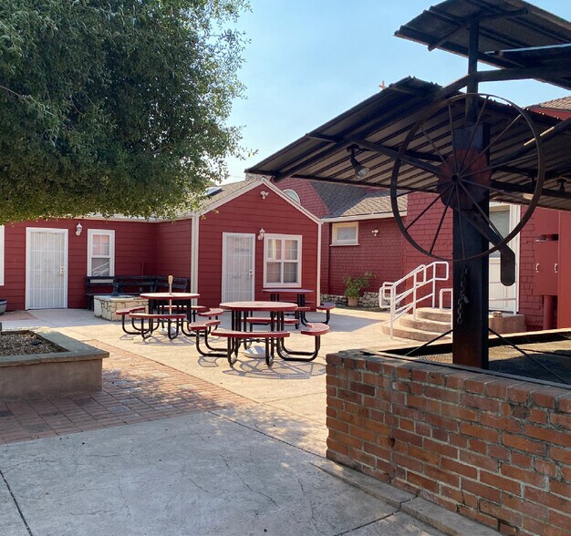1301 Oak St, Paso Robles, CA à louer - Photo du bâtiment - Image 3 de 3