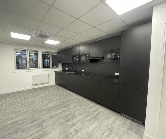 Office in Paris for sale - Interior Photo - Image 2 of 8
