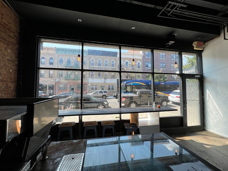 631 Wilson Ave, Brooklyn, NY à louer - Photo du bâtiment - Image 3 de 9