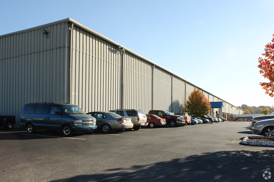 6901 Riverport Dr, Louisville, KY for lease - Building Photo - Image 2 of 8