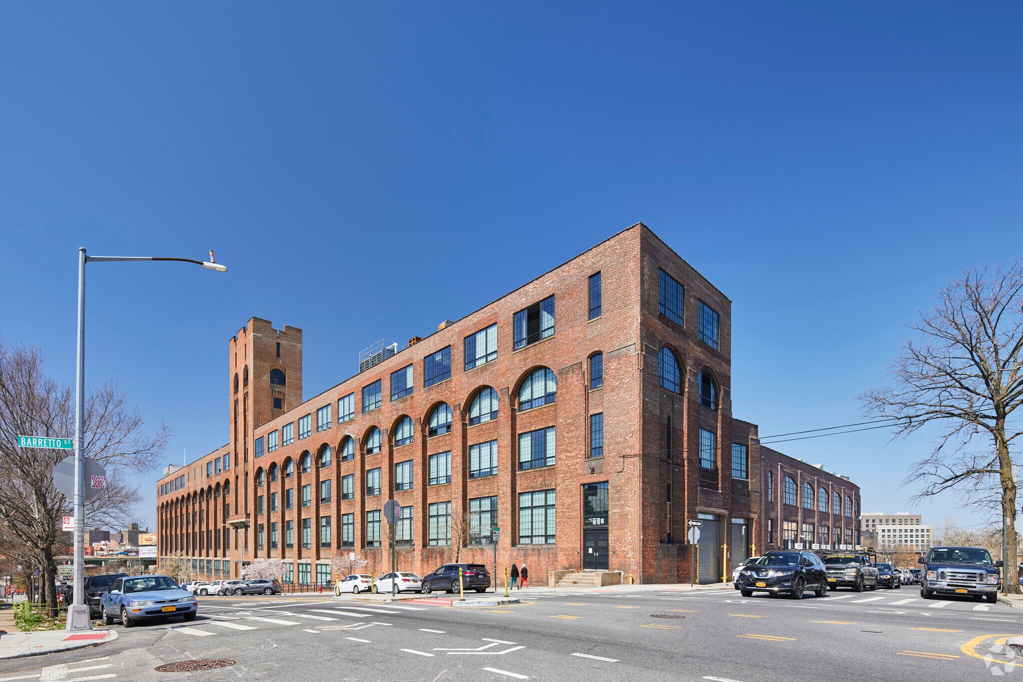 890 Garrison Ave, Bronx, NY à louer Photo du bâtiment- Image 1 de 52