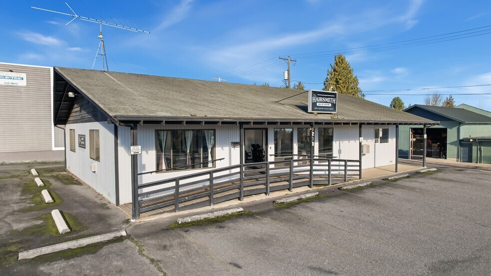 1218 S C St, Port Angeles, WA à vendre - Photo du bâtiment - Image 3 de 10
