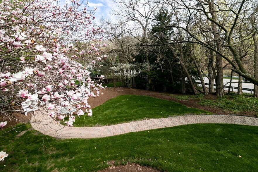 3158 S State Road 2, Valparaiso, IN à vendre - Photo du bâtiment - Image 2 de 23