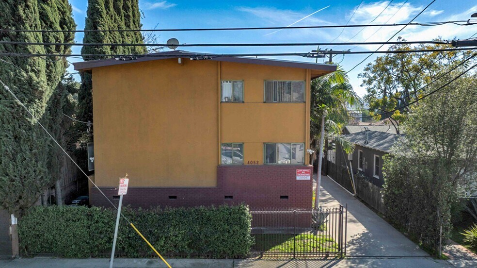 4052 Chevy Chase Dr, Griffith, CA à vendre - Photo du bâtiment - Image 2 de 15