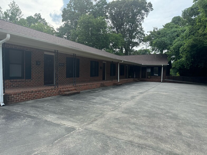 2 Williams St, Lexington, NC for lease - Building Photo - Image 1 of 7