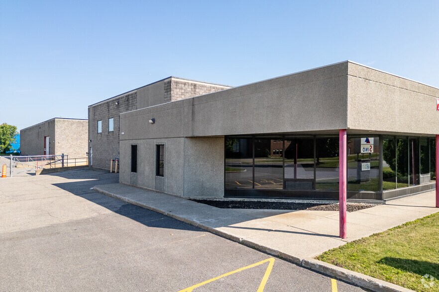 4455 Rue Cousens, Montréal, QC à louer - Photo du bâtiment - Image 2 de 6