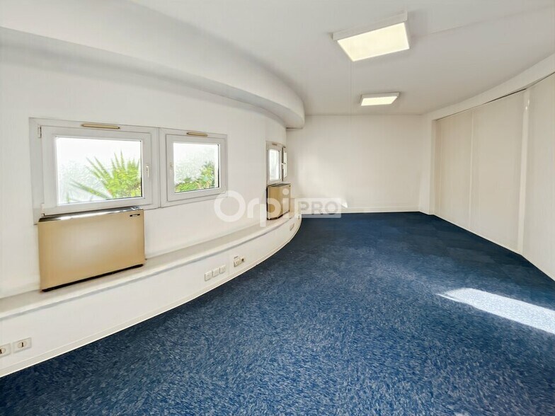 Bureau dans Marseille à louer - Photo du bâtiment - Image 2 de 6