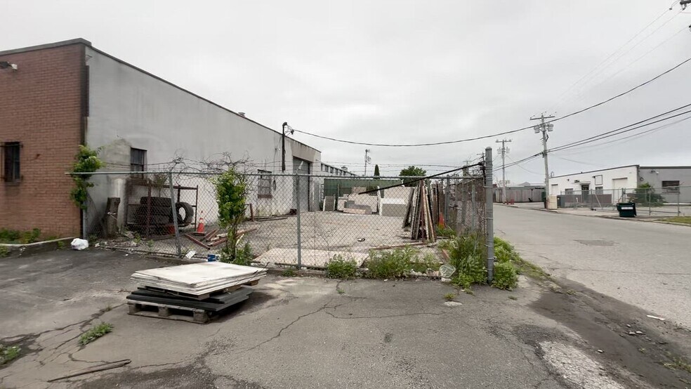 26 Grand Ave, Farmingdale, NY à louer - Vidéo sur l’inscription commerciale - Image 3 de 5