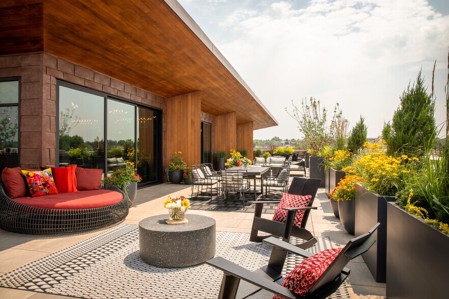 2679 W Main St, Littleton, CO à louer - Photo du bâtiment - Image 2 de 12