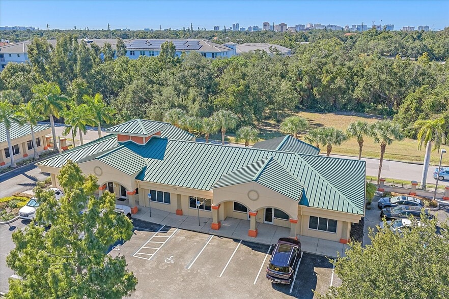 306 N Rhodes Ave, Sarasota, FL à vendre - Photo du bâtiment - Image 1 de 15