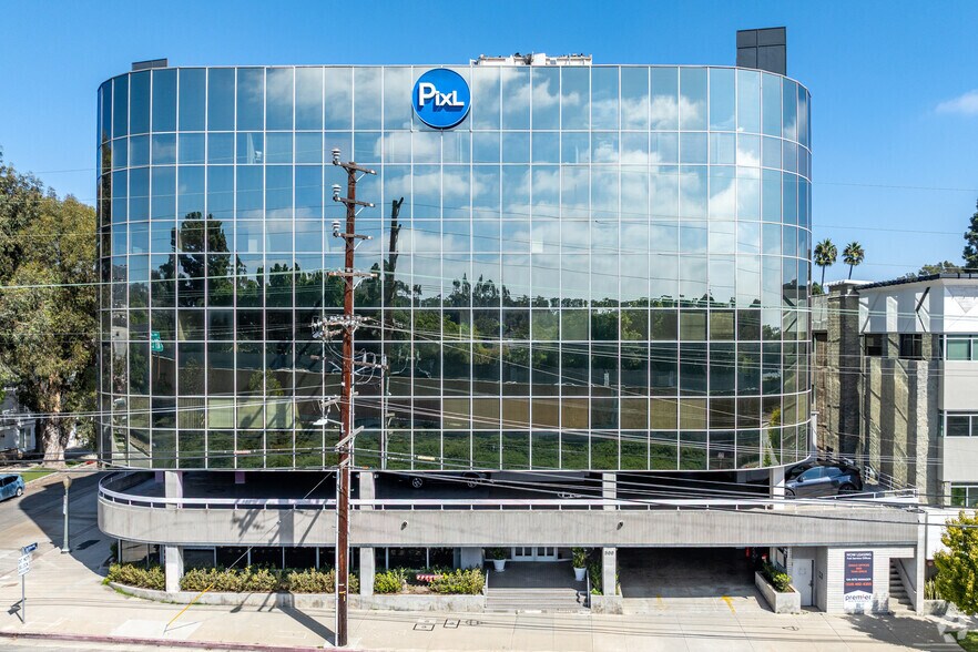 500 S Sepulveda Blvd, Los Angeles, CA à louer - Photo du bâtiment - Image 2 de 7