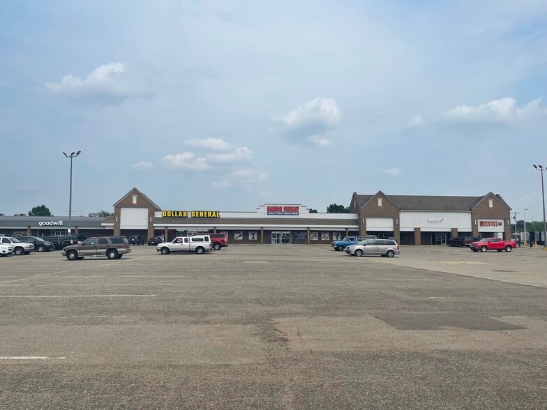 111-281 US 131, Three Rivers, MI for lease - Building Photo - Image 1 of 29