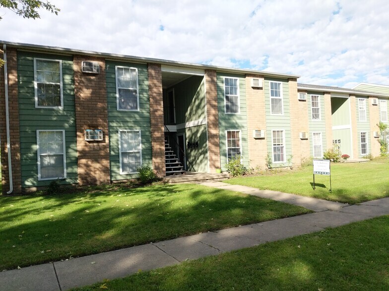 811-903 N Illini Ave, Pontiac, IL à vendre - Photo du bâtiment - Image 3 de 14