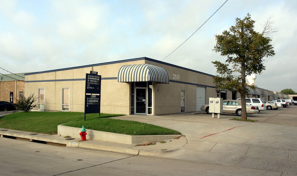 2513 Weaver St, Haltom City, TX for lease - Building Photo - Image 3 of 6