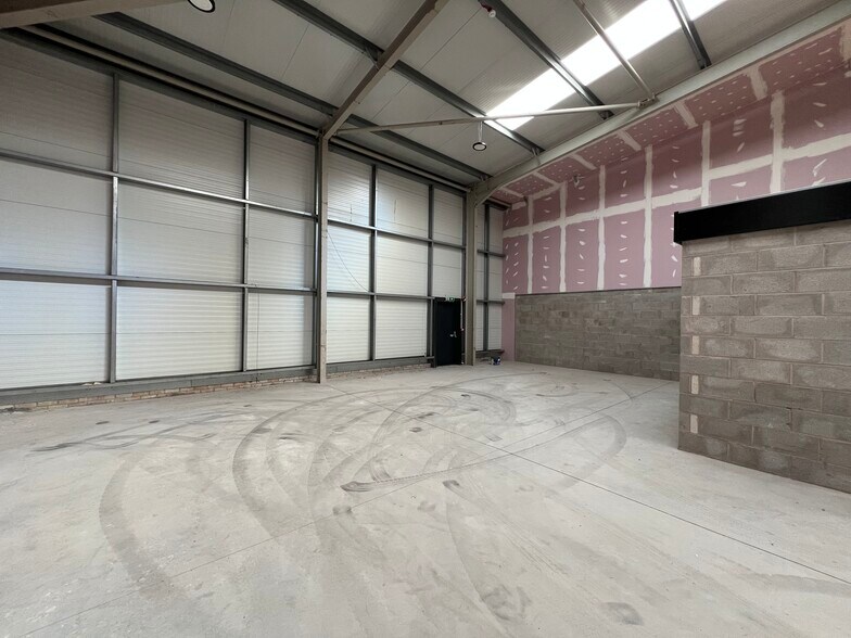 8 Drummond Rd, Stafford à louer - Photo du bâtiment - Image 2 de 10