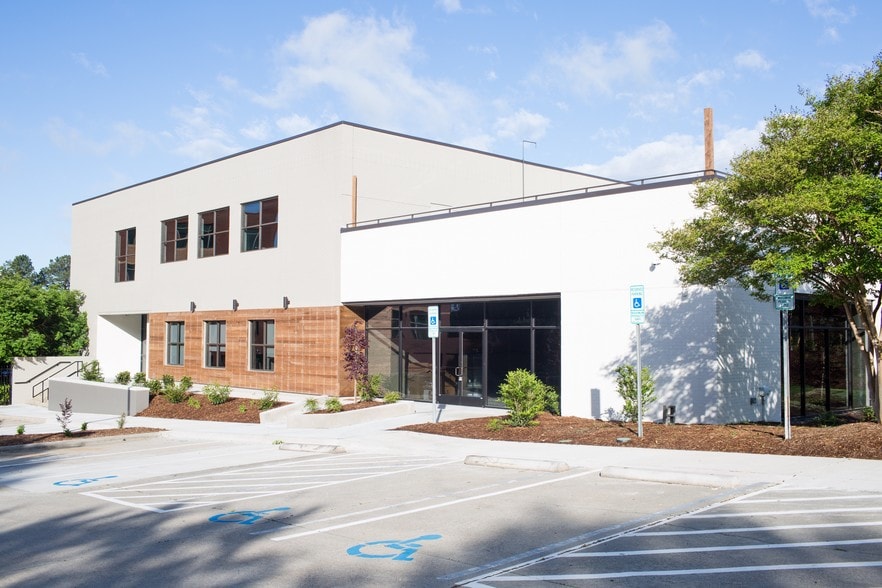 3917 University Dr, Durham, NC for lease - Building Photo - Image 3 of 5