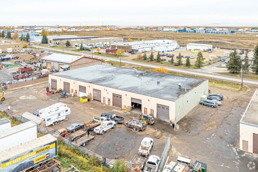 20133 107th Ave NW, Edmonton, AB à louer - Photo du bâtiment - Image 3 de 3